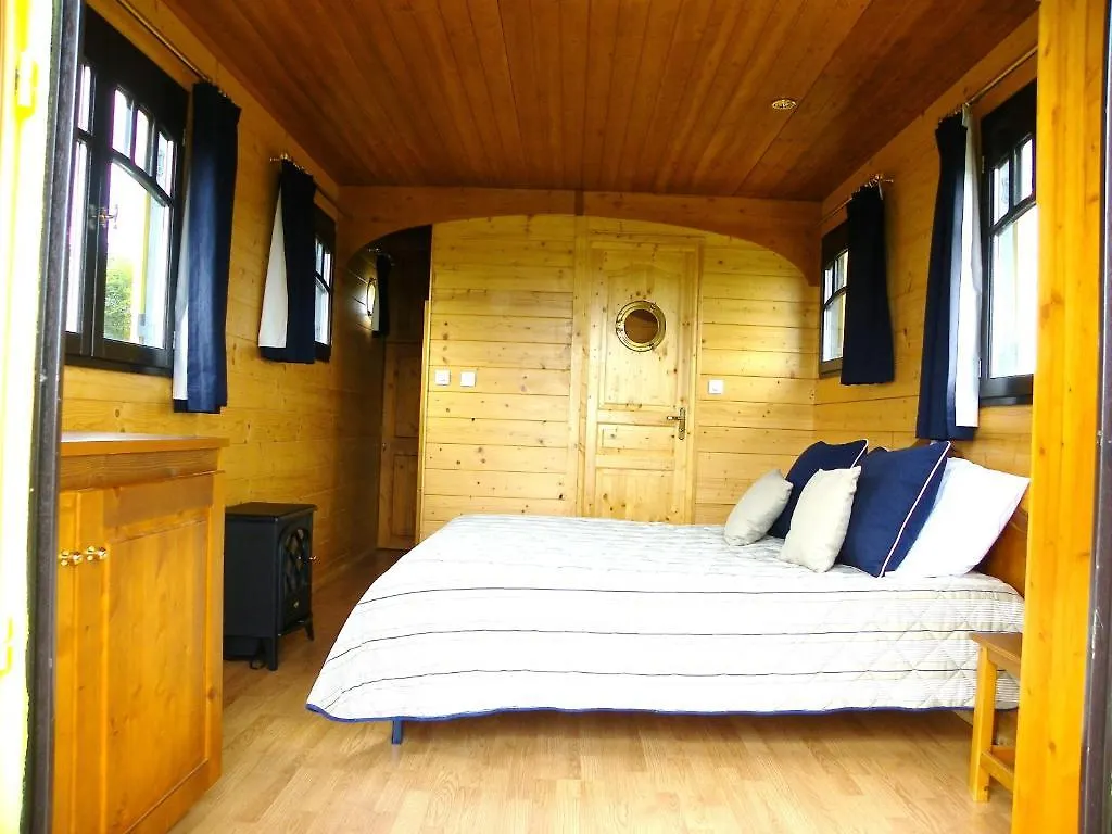 Les Roulottes Des Korrigans Hotel Brasparts 0*,