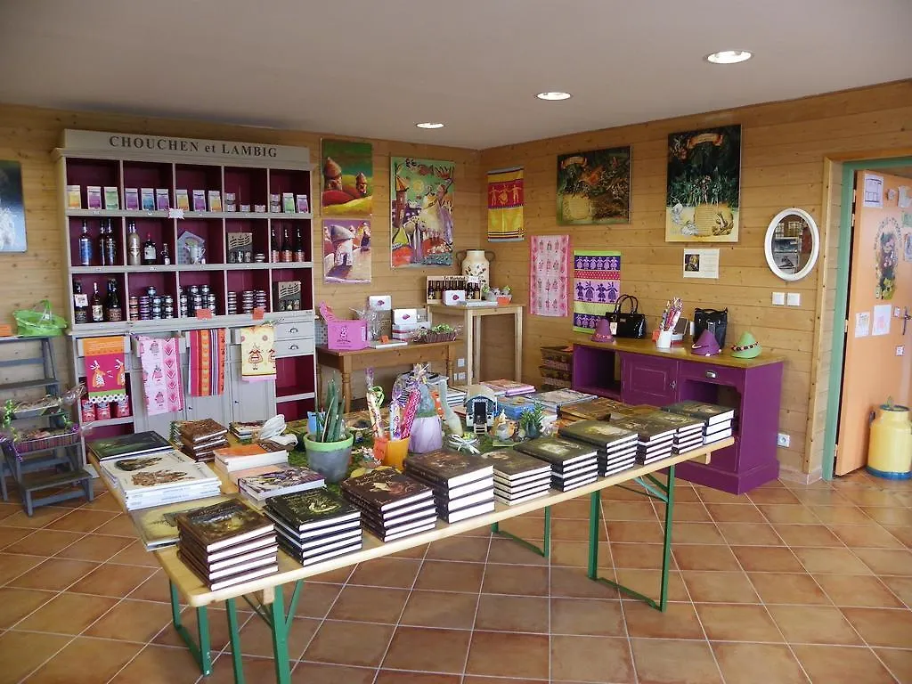 Les Roulottes Des Korrigans Hotel Brasparts Guest house