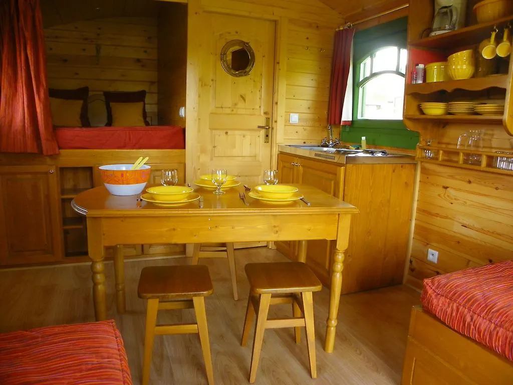Les Roulottes Des Korrigans Hotel Brasparts Guest house