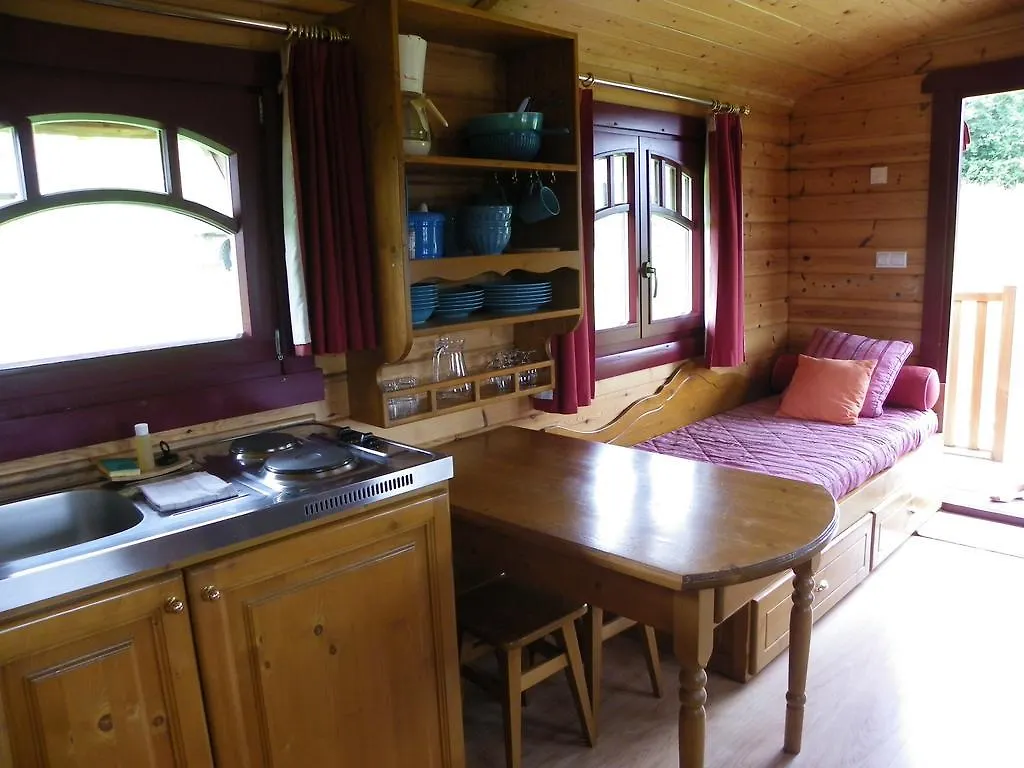 Les Roulottes Des Korrigans Hotel Brasparts Guest house