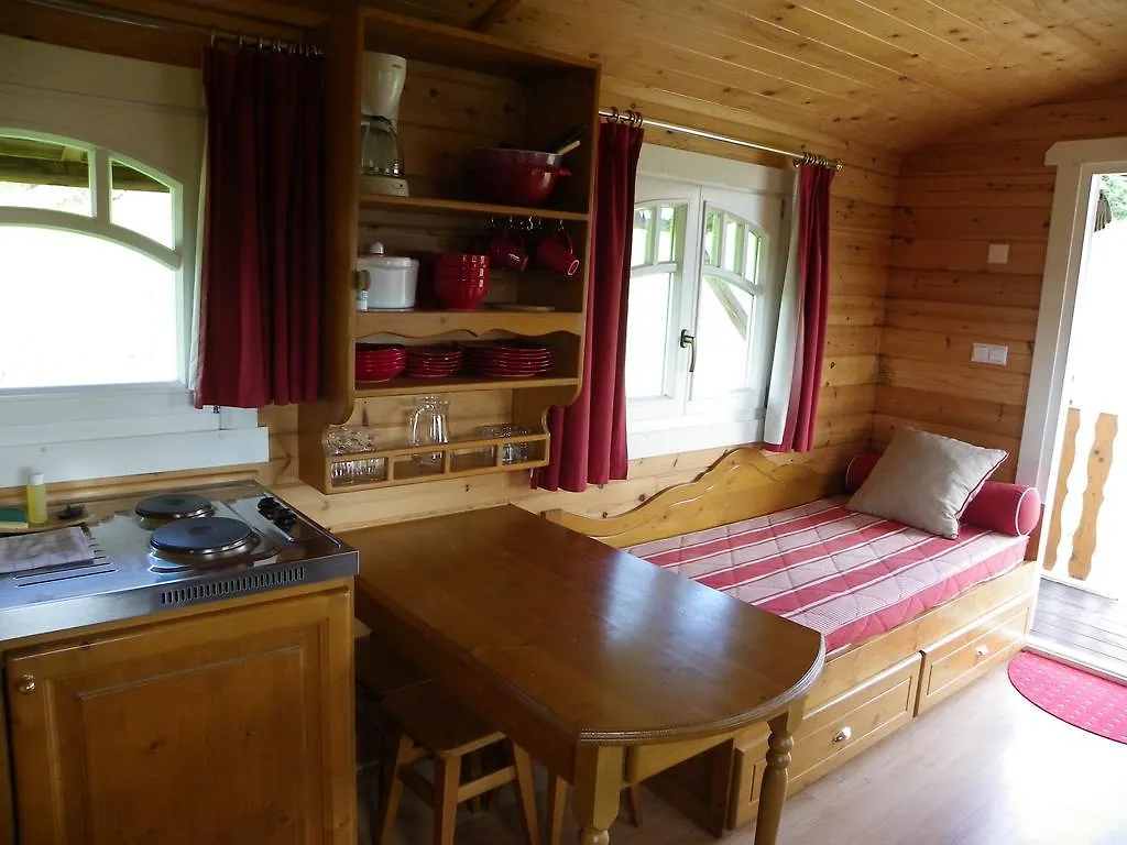 Les Roulottes Des Korrigans Hotel Brasparts Guest house