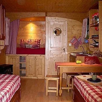Guest house Les Roulottes Des Korrigans Hotel Brasparts