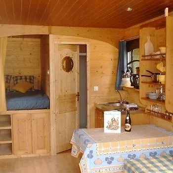 Guest house Les Roulottes Des Korrigans Hotel Brasparts