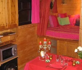 Les Roulottes Des Korrigans Hotel Brasparts Guest house