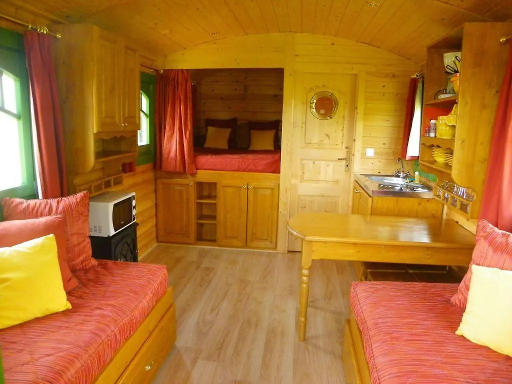 Guest house Les Roulottes Des Korrigans Hotel Brasparts